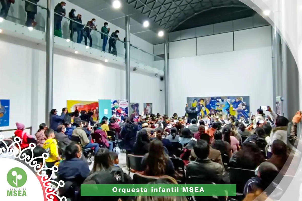 Concierto de la orquesta infantil MSEA frente a un público numeroso